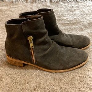 Suede ankle Chelsea boot.  Real leather upper.  Quality. Size 9. Brown.